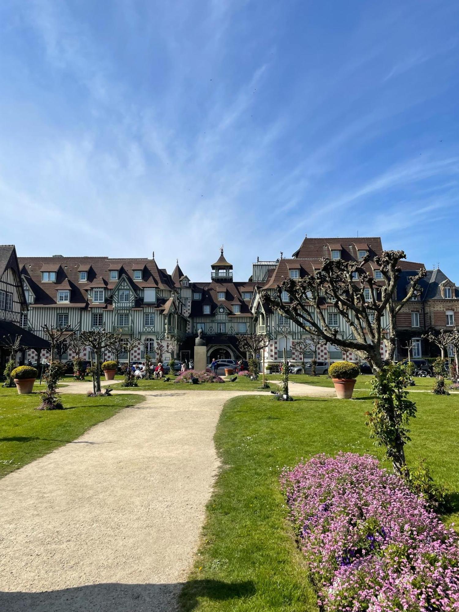 Le Pullman Lejlighed Deauville Eksteriør billede
